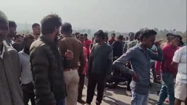 खलारी: खलारी में सड़क दुर्घटना, एक की मौत, एक गंभीर, लोगों ने किया सड़क जाम