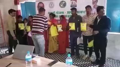 मनातू: सरकार आपके द्वार शिविर में जॉब कार्ड जारी, सीओ-वीडीओ ने मजदूरों को स्वरोजगार के लिए किया प्रेरित