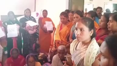 पिपरा: पीपरा पंचायत भवन में 'सरकार आपके द्वार' कार्यक्रम के तहत असहाय परिवारों को मिला राशन किट