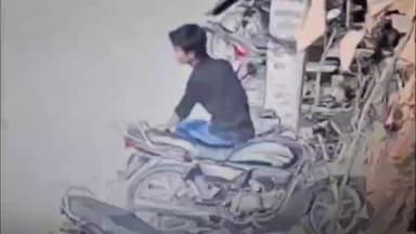 विजयनगर: बिजयनगर में कृषि मंडी स्कूल के सामने से अध्यापक की बाइक चोरी, थानाधिकारी ने फुटेज जारी कर ईनाम दिलाने की घोषणा की