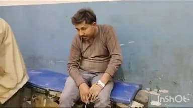 बांदा: शहर के शारदा पैलेस के पास 4 पहिया गाड़ी ने ई-रिक्शा को मारी टक्कर, ई-रिक्शा पलटा, 3 लोग घायल