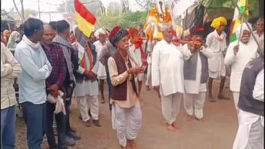 जीरापुर: ग्राम लसूडल्या खेराज में ताखाजी महाराज के नवनिर्मित मंदिर में प्राण प्रतिष्ठा के लिए शोभायात्रा निकाली गई