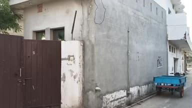 ਮਲੇਰਕੋਟਲਾ: ਧਰਮਿੰਦਰ ਦਾ ਪਹਿਲਾ ਵਿਆਹ ਪ੍ਰਕਾਸ਼ ਕੌਰ ਨਾਲ ਮਲੇਰਕੋਟਲਾ ਦੇ ਪਿੰਡ ਬੰਨਭੋਰਾ ਵਿਖੇ ਹੋਇਆ ਸੀ ਅਤੇ ਹੁਣ ਧਰਮਿੰਦਰ ਦੀ ਮੌਤ ਤੋਂ ਬਾਅਦ ਪਿੰਡ।