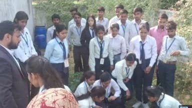 छतरपुर: ढाडरी गांव में श्री कृष्णा यूनिवर्सिटी के कृषि संकाय के छात्रों ने रावे प्रोग्राम के तहत किया वृक्षारोपण