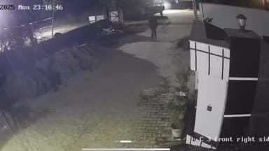 ਸੁਲਤਾਨਪੁਰ ਲੋਧੀ: ਝੱਲ ਲੇਈ ਵਾਲਾ ਵਿਖੇ ਚੋਰਾਂ ਨੇ ਇੱਕੋ ਰਾਤ ਚ 4 ਘਰਾਂ ਨੂੰ ਨਿਸ਼ਾਨਾ ਬਣਾਇਆ, ਐਲਸੀਡੀ, ਬੈਟਰੀਆਂ ਤੇ ਮੋਬਾਈਲ ਫੋਨ ਚੋਰੀ, ਘਟਨਾ ਸੀਸੀਟੀਵੀ 'ਚ ਕੈਦ