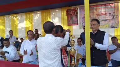 ছয়গাঁও: প্ৰীতিপুৰত ফুটবল খেল প্ৰতিযোগিতাৰ উদ্বোধনী কৰে মেয়ৰ মৃগেন শৰণীয়াই