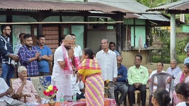 ছয়গাঁও: ছয়গাঁৱৰ নোৱামাটিতত সাধাৰণ ৰাইজৰ সৈতে মতবিনিময় কৰে ৰাজ্যিক BJPৰ কাৰ্য্যনিৰ্বাহক সদস্য হিমাংশু শেখৰ বৈশ্যই