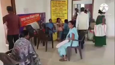 परबलपुर ई-किसान भवन में किसानों को अनुदानित दर पर बीज का वितरण किया जा रहा है