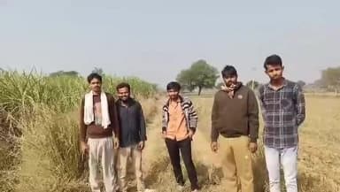 माधौगढ़: कुण्डाऊ गांव में मजदूरों को मजदूरी नहीं मिल पा रही, जेसीबी से करवाया जा रहा कार्य