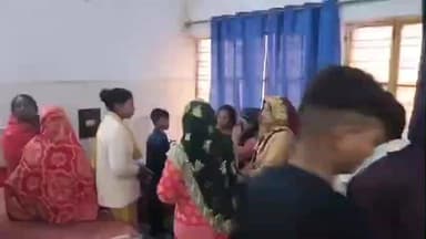 सवायजपुर: बिल्हौर-कटरा हाईवे पर चौधरियापुर के पास अनियंत्रित होकर पलटी बारातियों से भरी बस, 12 बाराती घायल, 2 को रेफर किया गया