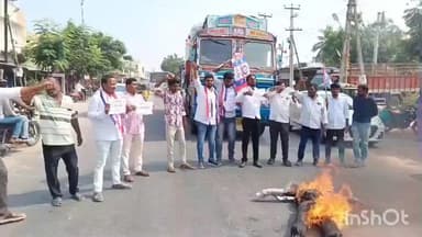 మానకొండూరు: జీవో నంబర్ 46ని రద్దు చేయాలని బీసీ సంఘాల ఆధ్వర్యంలో మానకొండూర్ లో ప్రభుత్వ దిష్టిబొమ్మ దహనం.