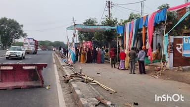 मंदसौर: हाइवे पर गांव सुठोद में डिवाइडर तोड़ गांव में घुसा वाहन, टला हादसा, कोई जनहानि नहीं