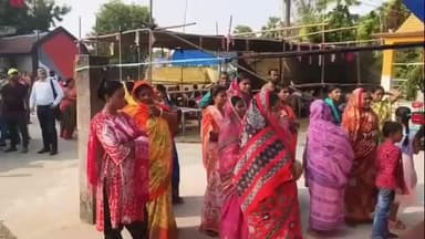 কাটোয়া ২: ঘুমুরিয়া গ্রামে হনুমান মন্দিরের উদ্বোধন ও ভোগ প্রসাদ বিতরণ অনুষ্ঠান