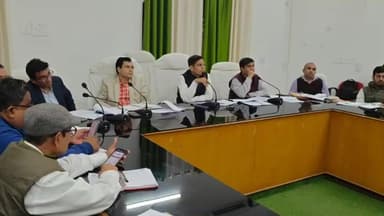 मोतिहारी: उप विकास आयुक्त की अध्यक्षता में लोहिया स्वच्छ बिहार अभियान के तहत योजना से संबंधित कार्यों की प्रगति की गई समीक्षा