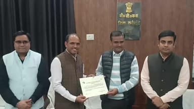 डीग: विशेष गहन पुनरीक्षण-2026 में लक्ष्य से पहले 100% डिजिटाइजेशन पूरा करने वाले बीएलओ को किया गया सम्मानित