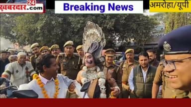 गजरौला में एसपी अमित कुमार आनंद ने बाइक सवारों को यमराज के संग बांटे हेलमेट