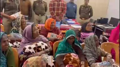 चायल: थानाध्यक्ष सिद्धार्थ सिंह ने जन्मदिन पर दिखाया मानवीय संवेदना का उदाहरण, जरूरतमंदों को बांटे कंबल और चप्पल, खिले चेहरे