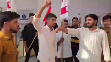 नवलगढ़: नवलगढ़ में राजकीय कॉलेज के बाहर कचरे के ढेर पर छात्रों का विरोध, एसएफआई ने ईओ को सौंपा ज्ञापन