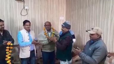 महाराजपुर: एसआईआर सर्वेक्षण में शत प्रतिशत कार्य करने वाले गढ़ीमलहरा के वार्ड नंबर 11 के बीएलओ सम्मानित