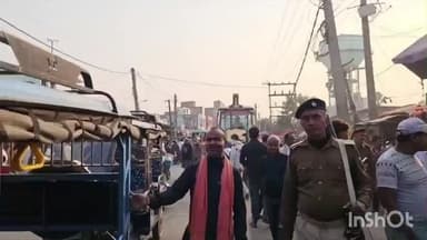 चिरैया: ढाका नगर परिषद के सड़कों पर अधिकारियों का बुलडोजर चला