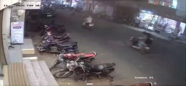 मंदसौर: महाराणा प्रताप चौराहा स्थित गैलेक्सी होटल के बाहर से सुपर स्प्लेंडर गाड़ी चोरी, सीसीटीवी में कैद