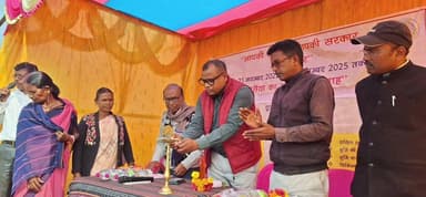 बंदगांव: बंदगांव के ओटार गांव में सेवा का अधिकार सप्ताह शिविर आयोजित, ग्रामीणों की उमड़ी भीड़