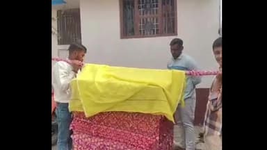 दरौली: अयोध्या: राम जन्मभूमि मंदिर में ध्वजारोहण पर पिहुली रामजानकी मंदिर के भगवान ठाकुर जी को घर-घर घुमाया गया