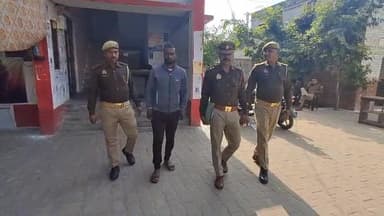 फिरोजाबाद थाना दक्षिण पुलिस ने ईको लूटने वाले फरार राजकुमार को किया गिरफ्तार।
#थाना #पुलिस #दक्षिण #ईको #eco #गाड़ी #ट्...