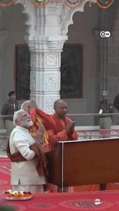 #भारत के #प्रधानमंत्री #नरेंद्र_मोदी ने #अयोध्या में #राम_मंदिर के औपचारिक निर्माण-समापन पर भगवा ध्वज चढ़ाकर जय जय कार स...