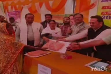 बरडीहा: बरडीहा के जतरो बंजारी पंचायत सचिवालय में 'सरकार आपके द्वार' शिविर का आयोजन