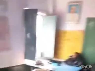 कराहल: प्राथमिक विद्यालय नसीहर में सोते शिक्षक का वीडियो वायरल, डीईओ ट्राइबल ने दिए जांच के आदेश