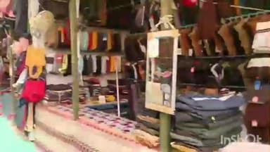 देवणी: हुडहुडीचा जोर.. बस स्थानक परिसर व मुख्य बाजार परिसरात उबदार कपड्यांची मागणी वाढली स्टायलिश कपड्यांकडे ग्राहकांचा ओढा.