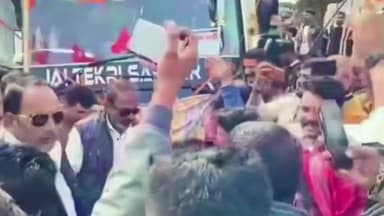 खनियाधाना: मध्य प्रदेश में पहली बार पिछोर विधायक प्रीतम सिंह लोधी द्वारा चार धाम यात्रा के लिए मुफ्त बस सेवा