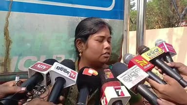 ଧାମନଗର: କରଦାତାଙ୍କ ସହ ସମ୍ପର୍କ ରଖିବାକୁ ବାଧ୍ଯ କଲା ଋଣଗ୍ରସ୍ତ ସ୍ୱାମୀ, ମିଛ କହି ବାହା ହୋଇଥିବା ଅଭିଯୋଗ ଆଣିଲେ ଧୂଷୁରୀ ଥାନା କୋଠାରଅଂଚଳର ମହିଳା