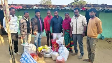 मांडर: जंगली हाथी के हमले में मारे गए किसान के परिवार को दी गई खाद्य सामग्री