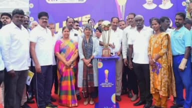 வண்டலூர்: காட்டாங்குளத்தூர் தனியார் பல்கலைக்கழகத்தில் ஜுனியர் ஹாக்கி உலக கோப்பை வரவேற்று மாவட்ட ஆட்சியர் காஞ்சிபுரம் மாவட்டத்திற்கு வழியனுப்பி வைத்தார்கள்