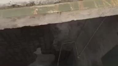 गुदड़ी: गुदड़ी के रोवाऊली गांव में स्कूली बच्चे कई वर्षों से जर्जर भवन में पढ़ने को मजबूर