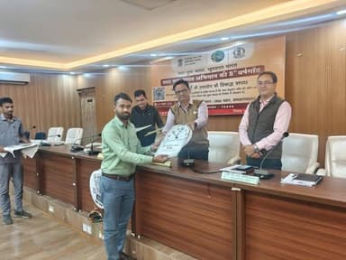 आज दिनांक 25.11.2025 को उप विकास आयुक्त, रोहतास द्वारा डीआरडीए सभागार में महात्मा गाँधी नरेगा योजना की समीक्षा की गई। बै...