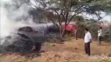 रूपनगर: रूपनगढ़ क्षेत्र के भीलावट गांव स्थित रेबारीयों की ढाणी में अज्ञात कारण से लगी आग, कुछ देर में आग ने लिया विकराल रूप