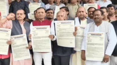 कानपुर: नौबस्ता गल्ला मंडी में व्यापारियों ने किया जमकर प्रदर्शन