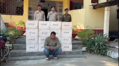 পানিসাগর: দামছড়া থানার ওসি সঞ্চয় মজুমদারের নেতৃত্বে গ্রেফতার কুখ্যাত মাদক পাচারকারী, সাথে আটক বিপুল পরিমাণ বার্মিজ সিগারেট