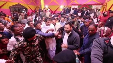 राघोपुर: नेता प्रतिपक्ष तेजस्वी यादव ने मोहनपुर में एक विवाह समारोह में भाग लिया