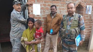 सिमरिया: चोरबोरा गांव निवासी उमेश गंझू के घर सिमरिया पुलिस के सहयोग से मांडू-कुज्जू पुलिस ने इश्तहार चिपकाए