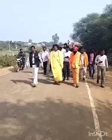 कोलारस: मूलभूत सुविधाओं से वंचित गोरा के सैकड़ों ग्रामीण सड़कों पर उतरे, एसडीएम को सौंपा ज्ञापन