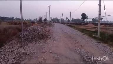 टिकारी: परैया टिकारी के बीच बन रही सड़क पर बिछा पत्थर बना मुसीबत, कई राहगीर घायल