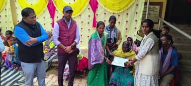 गोइलकेरा: गोइलकेरा प्रखंड के बारा व गोइलकेरा में 'आपकी सरकार आपके द्वार' कार्यक्रम आयोजित, उमड़ी ग्रामीणों की भीड़