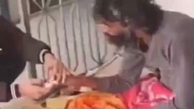 बांका: रजौन में अवैध बहाली के विरोध में तृतीय वर्ग कर्मचारी कन्हैया लाल सिंह की अनिश्चितकालीन भूख हड़ताल जारी