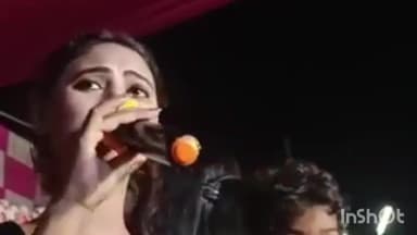 त्रिवेणीगंज: त्रिवेणीगंज में नाइट शो में सिंगर सुगंधा सरगम ने अपनी प्रस्तुति से दर्शकों की खूब तालियां बटोरीं