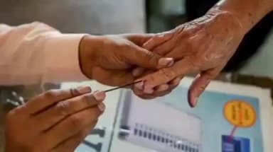 मेहकर: मतदान प्रक्रियेत आता मतदारांच्या बोटावर लागणार नाही शाही! बुलढाणा जिल्ह्यातील मतदान केंद्रांवर होणार मार्कर पेन चा वापर