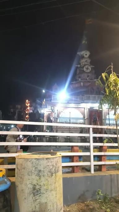 श्री राम मंदिर अयोध्या में धर्म ध्वजा आरोहण का उत्सव नगर परिषद शामगढ़ द्वारा आतिशबाजी कर मनाया जा रहा है देखिए लाइव